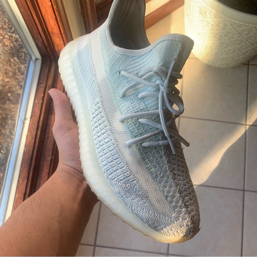 Yeezy V2 Cloud White